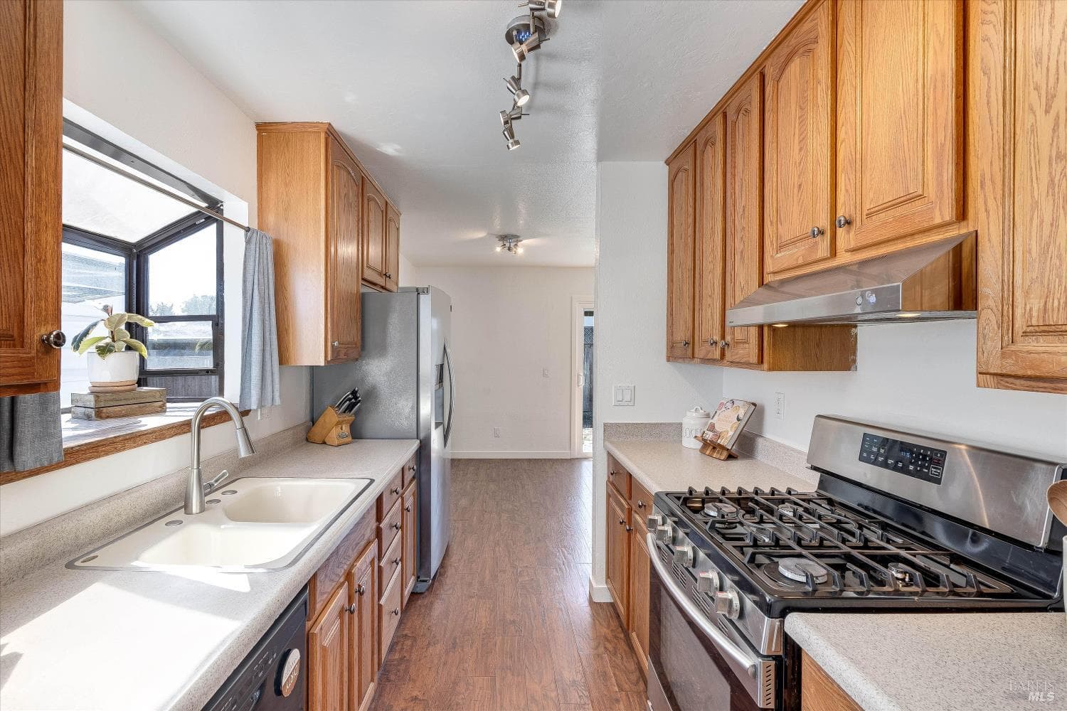 201 Folland Drive, photo 8
