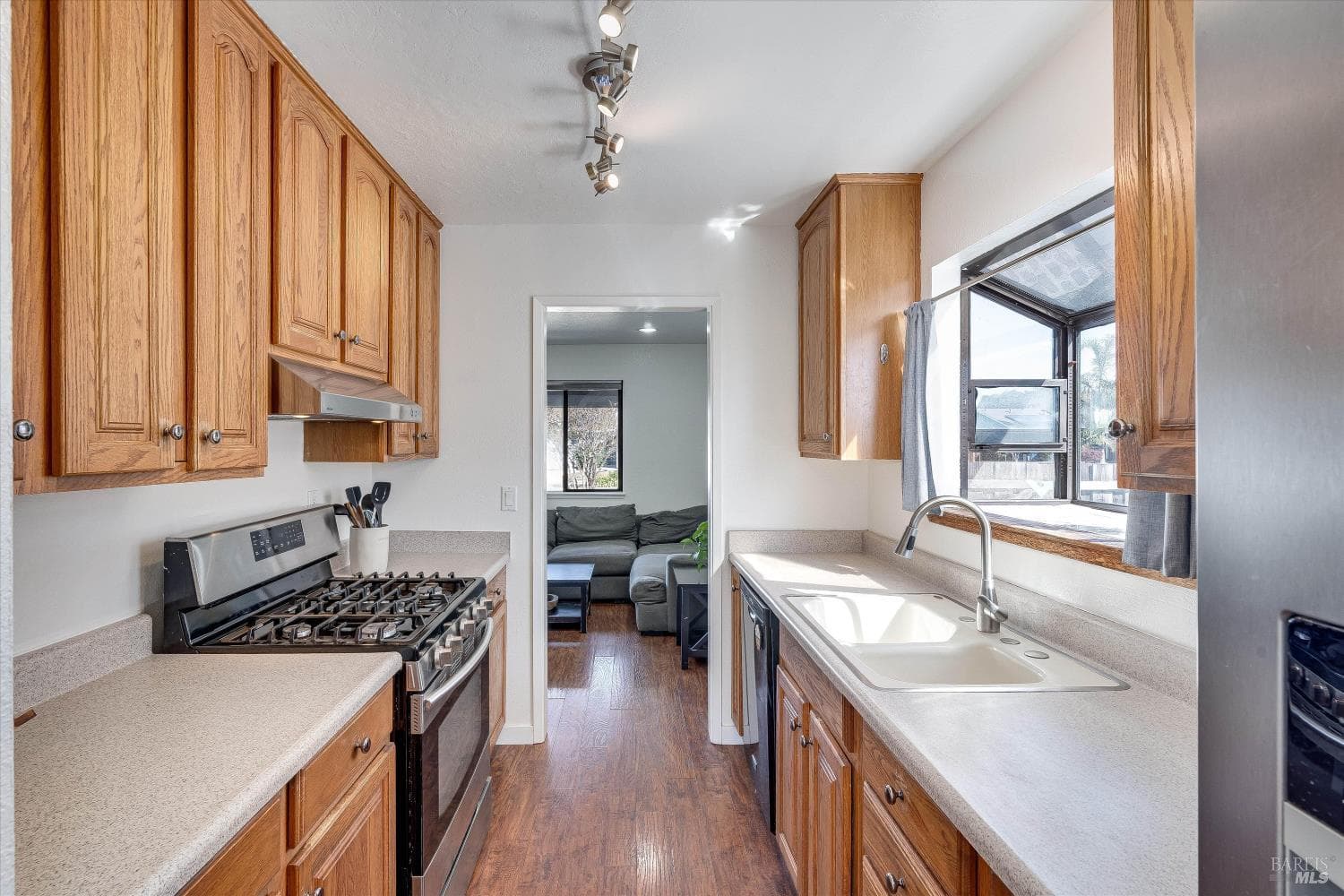 201 Folland Drive, photo 9